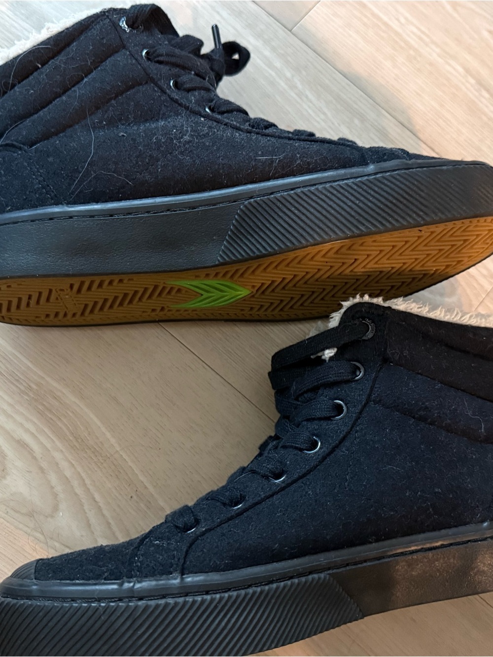 Cariuma Black High-Top Women's Sneakers